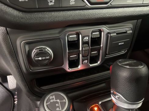 New 2025 Jeep Gladiator Sport AWD/4WD image 23