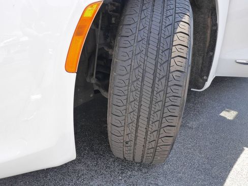 Used 2019 Chrysler Pacifica Touring-L FWD image 29