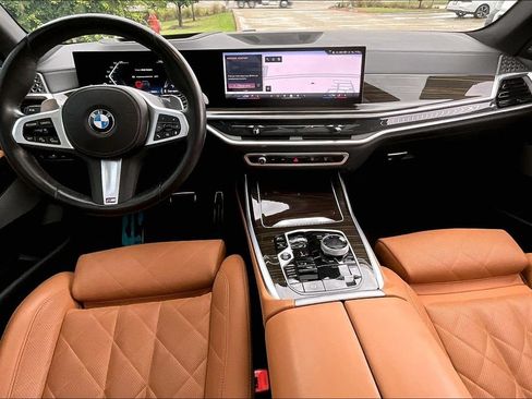 Used 2024 BMW X7 xDrive40i w/ M Sport Package AWD/4WD image 18