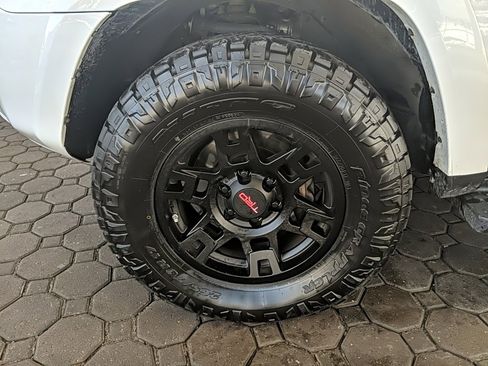 Used 2017 Toyota 4Runner SR5 Premium image 10