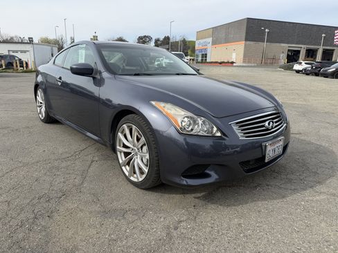 Used 2010 INFINITI G37 Journey w/ Premium Pkg image 7