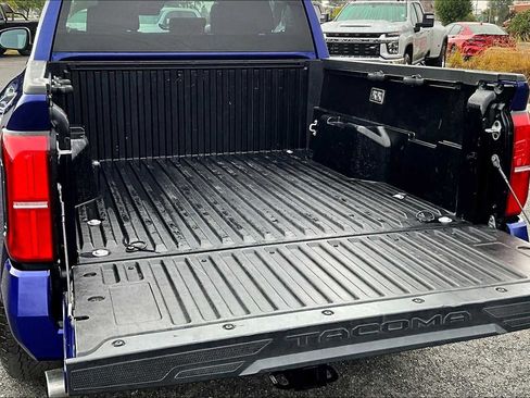 Used 2025 Toyota Tacoma TRD Off-Road image 19