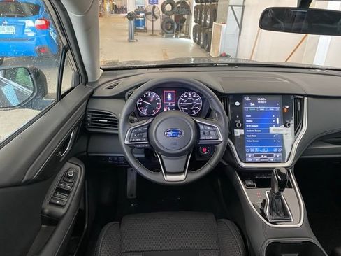 Used 2025 Subaru Outback Premium AWD/4WD image 2