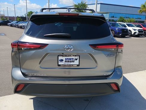 Used 2025 Toyota Highlander XLE AWD/4WD image 6