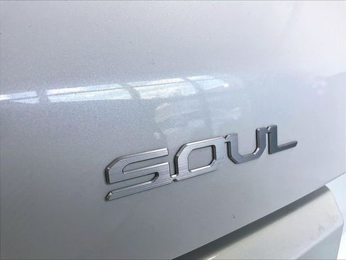 Used 2025 Kia Soul LX FWD image 29