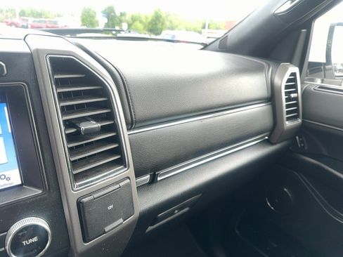 Used 2019 Ford Expedition XLT w/ Equipment Group 202A AWD/4WD image 26