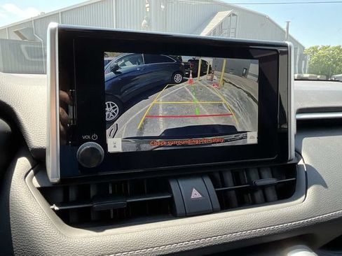Used 2025 Toyota RAV4 XLE FWD image 40