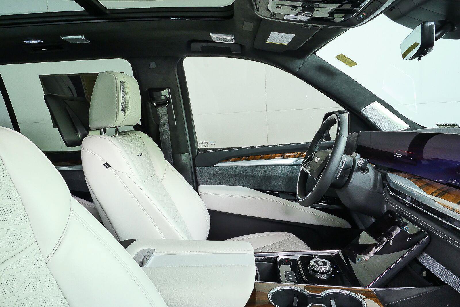 Used 2026 Cadillac Escalade ESV Platinum Sport w/ LPO, ONYX Package AWD/4WD image 21