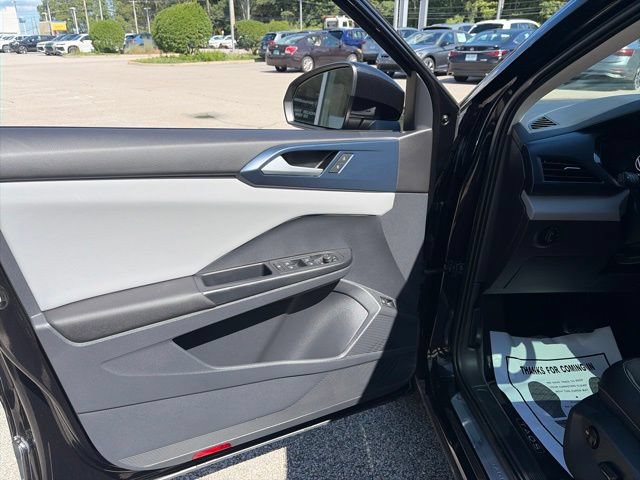 Certified 2023 Volkswagen Taos SE w/ Panoramic Sunroof Package AWD/4WD image 21