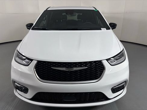 New 2026 Chrysler Pacifica Select FWD image 3