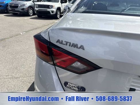 Used 2024 Nissan Altima 2.5 SV FWD image 5