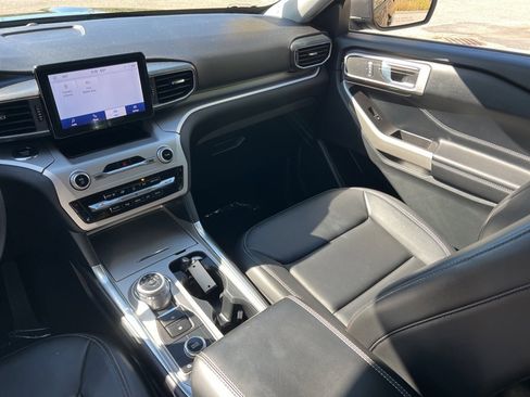 Used 2022 Ford Explorer XLT w/ Equipment Group 202A image 22