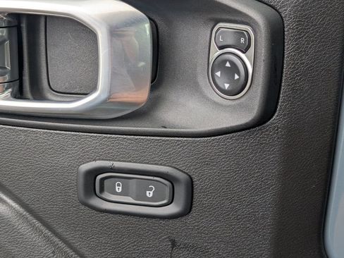 Used 2024 Jeep Wrangler Unlimited Rubicon w/ Convenience Group AWD/4WD image 16