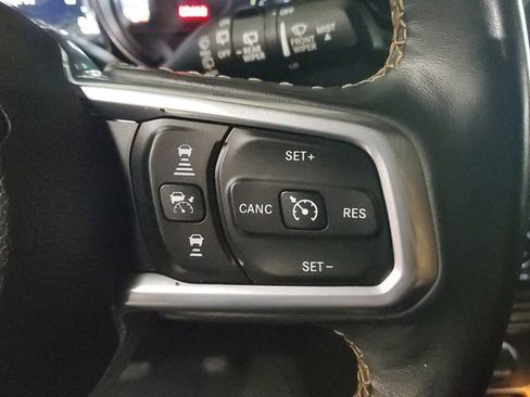 Used 2022 Jeep Wrangler Unlimited Sahara AWD/4WD image 29