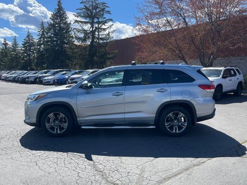 Used 2018 Toyota Highlander Limited Platinum w/ Carpet Mat Package (TMS) image 2