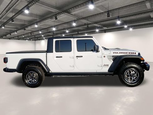 Used 2024 Jeep Gladiator Rubicon w/ Convenience Group AWD/4WD image 17