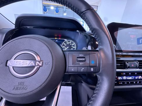 Used 2022 Nissan Pathfinder SV AWD/4WD image 21