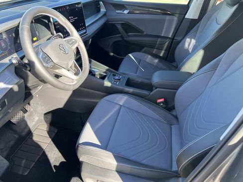 New 2026 Volkswagen Tiguan SE FWD image 12