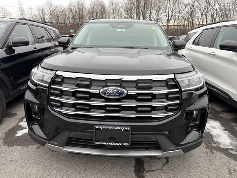 Used 2025 Ford Explorer Active w/ Active Comfort Package image 3