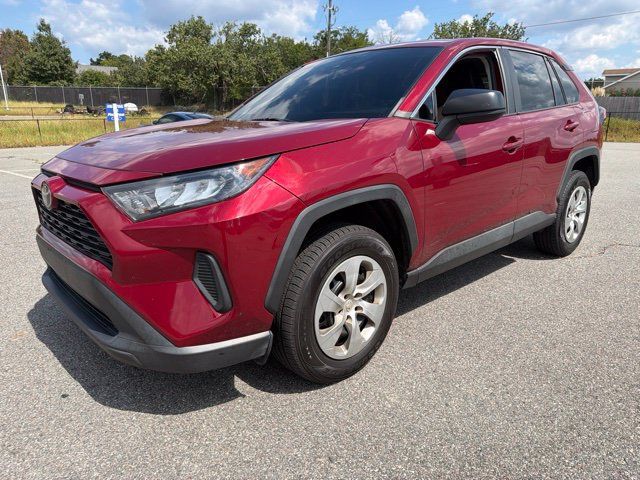 Used 2022 Toyota RAV4 LE AWD/4WD image 6