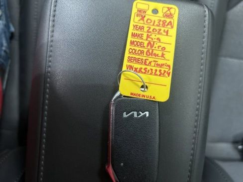 Used 2024 Kia Niro EX Touring image 17