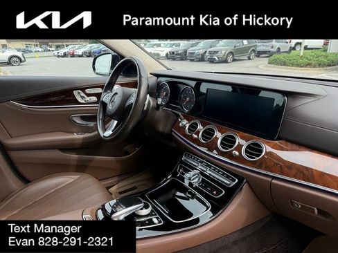 Used 2017 Mercedes-Benz E 300 4MATIC image 4
