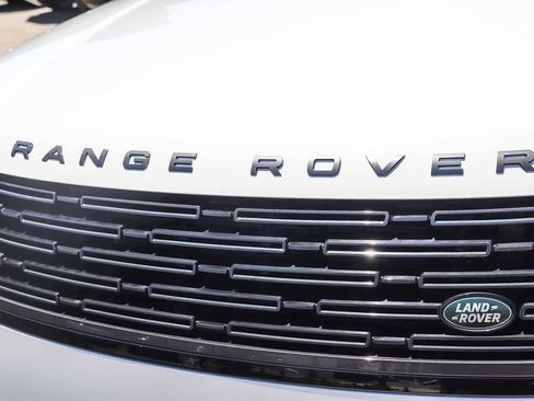 Used 2025 Land Rover Range Rover SE AWD/4WD image 11