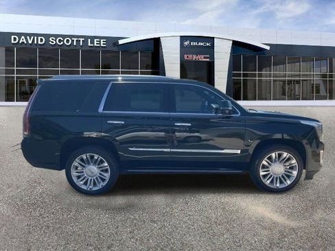 Used 2016 Cadillac Escalade Platinum AWD/4WD image 4