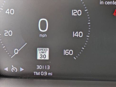 Used 2022 Volvo XC40 T5 R-Design w/ Protection Package Premier image 10