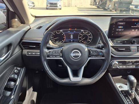 Used 2024 Nissan Altima 2.5 SL FWD image 16