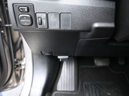 Used 2016 Toyota Corolla L image 16