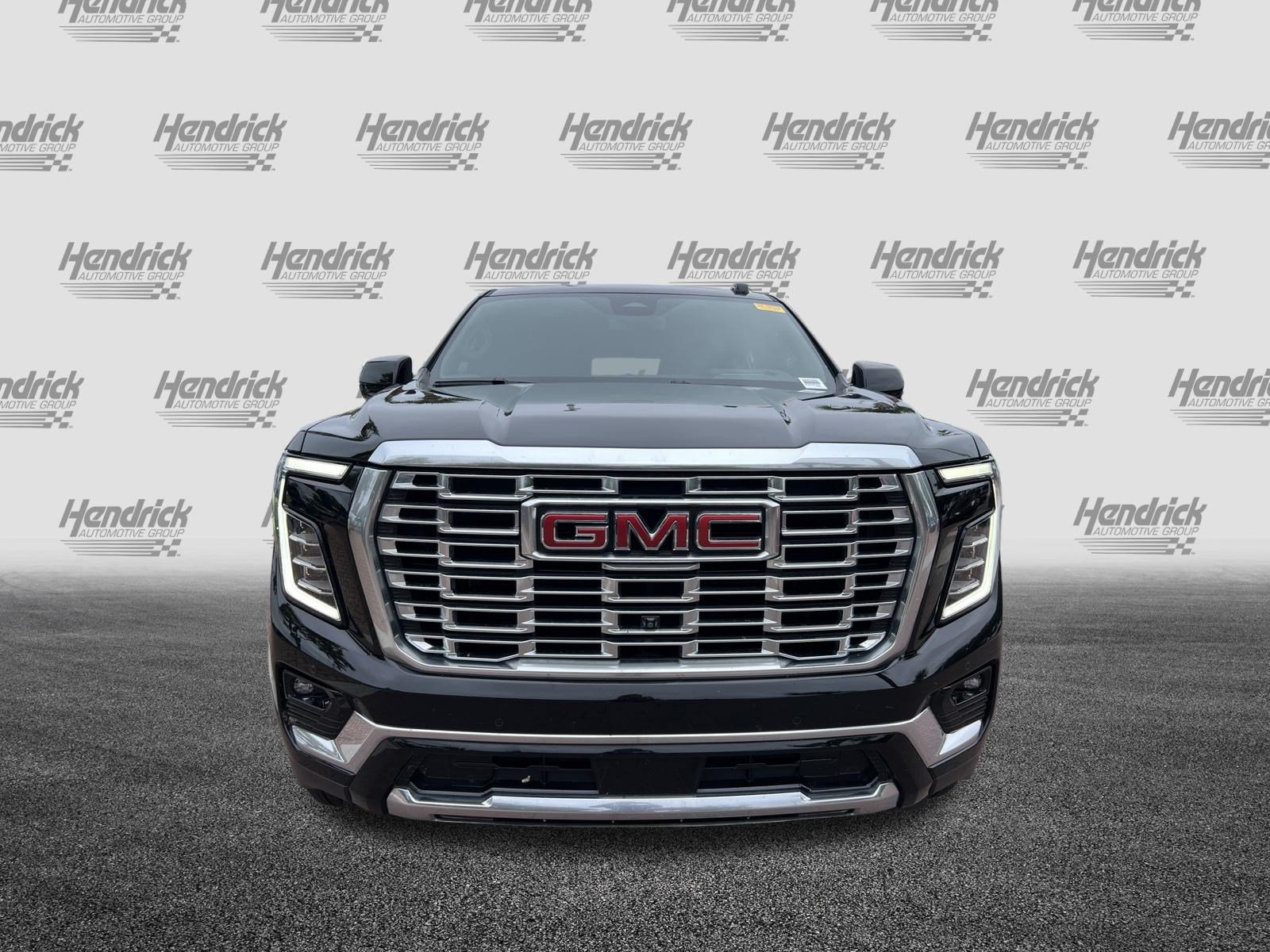 Used 2025 GMC Yukon XL Denali w/ Sun & Power Step Package AWD/4WD image 3