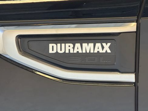 Used 2023 GMC Yukon XL Denali image 7