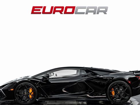 Used 2025 Lamborghini Revuelto AWD/4WD image 2