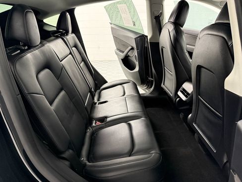 Used 2022 Tesla Model Y Performance image 13