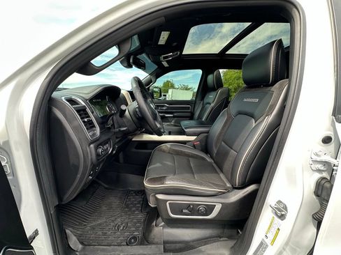 Used 2019 RAM 1500 Laramie AWD/4WD image 2