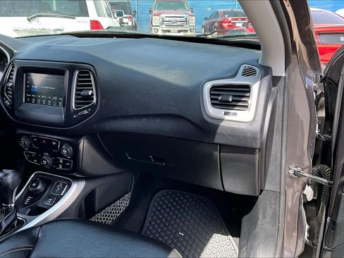 Used 2019 Jeep Compass Latitude w/ Cold Weather Group image 17