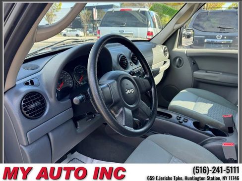 Used 2006 Jeep Liberty Sport AWD/4WD image 21
