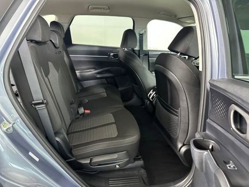 Used 2023 Kia Sorento LX image 27