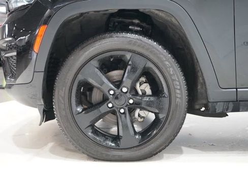 Used 2024 Jeep Grand Cherokee Altitude AWD/4WD image 11
