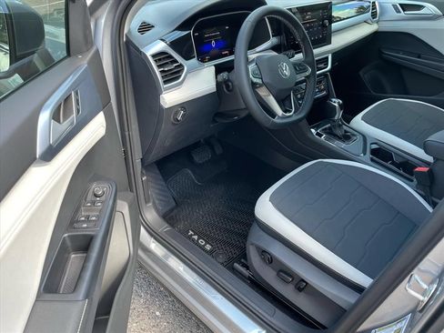 New 2026 Volkswagen Taos SE FWD image 7