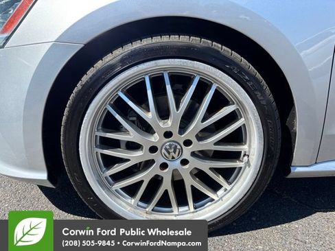 Used 2018 Volkswagen Passat 2.0T SE w/ SE Lighting Package FWD image 9