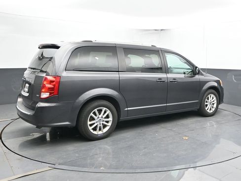 Used 2018 Dodge Grand Caravan SXT FWD image 3
