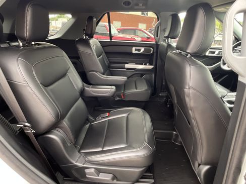 Used 2024 Ford Explorer XLT w/ Equipment Group 202A AWD/4WD image 19