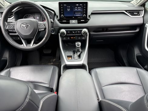 Used 2020 Toyota RAV4 XLE Premium image 12