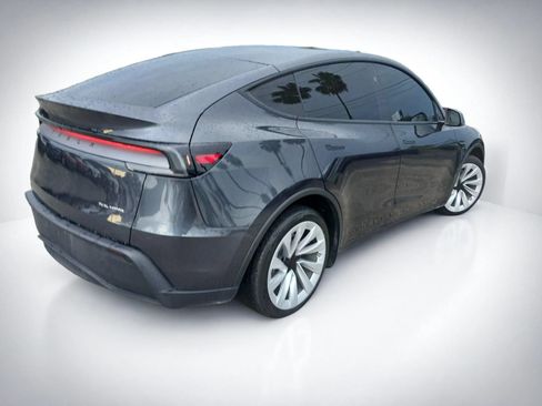Used 2026 Tesla Model Y Long Range AWD/4WD image 3
