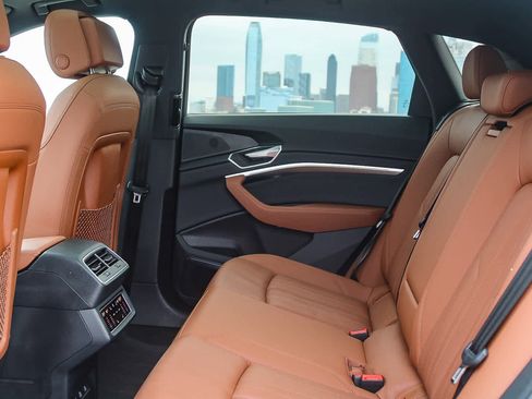 Used 2022 Audi e-tron Premium Plus w/ Premium Plus Package image 20