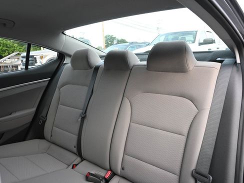 Used 2020 Hyundai Elantra SE FWD image 20