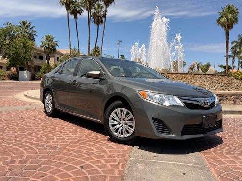 Used 2013 Toyota Camry LE FWD image 18