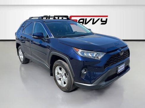 Used 2021 Toyota RAV4 XLE w/ Convenience Package FWD image 1